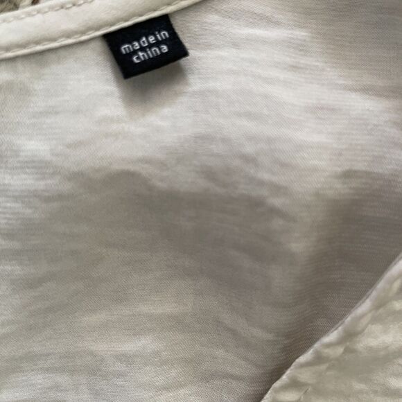 Cabi Blouse Ruffled Long Sleeves V Neck Satin Size M Off White Silk Feel Top - Picture 4 of 10